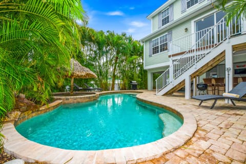 Pool, Spa and Lounge