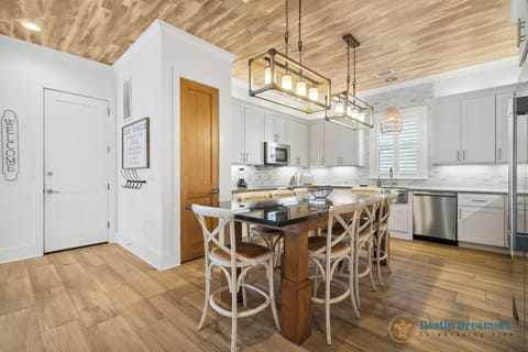 First Floor Kitchen - Seating for 8