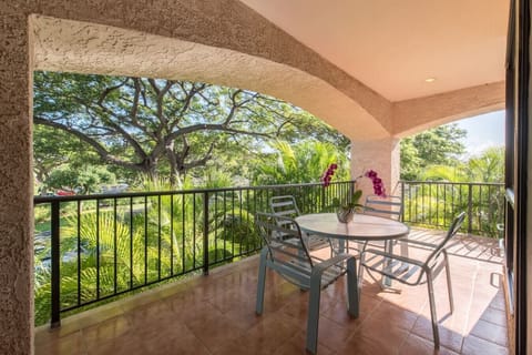 Lanai - privacy and peaceful setting with the surrounding palm trees