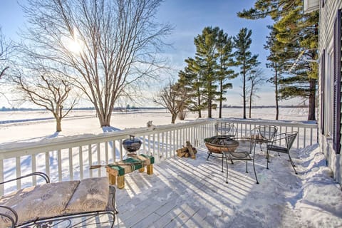 Furnished Deck | Charcoal & Gas Grill | Fire Pit