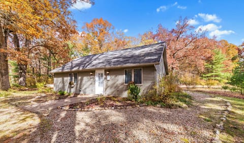 Main Entrance of cozy Woodland Pines Cottage