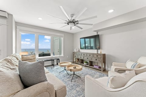 Living Area, Queen Sleeper Sofa