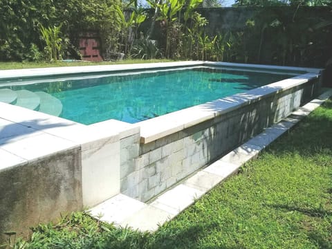 The overflow keeps the water and clean and creates a relaxing atmosphere