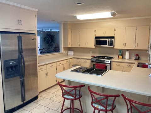 Island seats three plus has a electric two burner and griller on counter top.