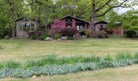 Main House is 3 bedroom 3 full bath.
Sleeps 10 plus two sofas. 

