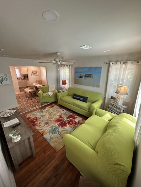 Living room with smart TV and free high speed internet.