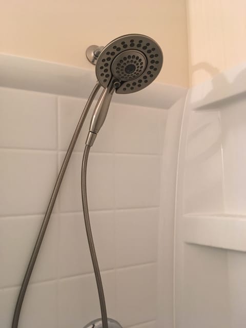 Detachable showerhead.