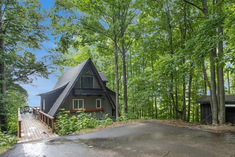 Front of Lodge with deck to house