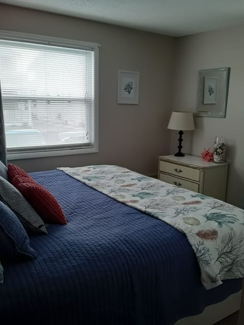 Master bedroom - king bed