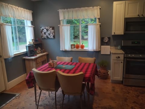 dining room with coffee/tea bar