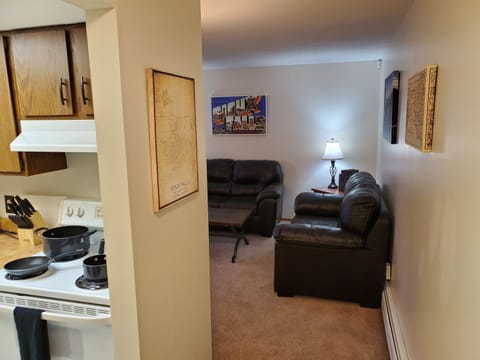 KP101APT3 - Front Hallway near Kitchen