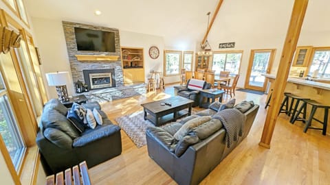 Cultus 15 - Living Area