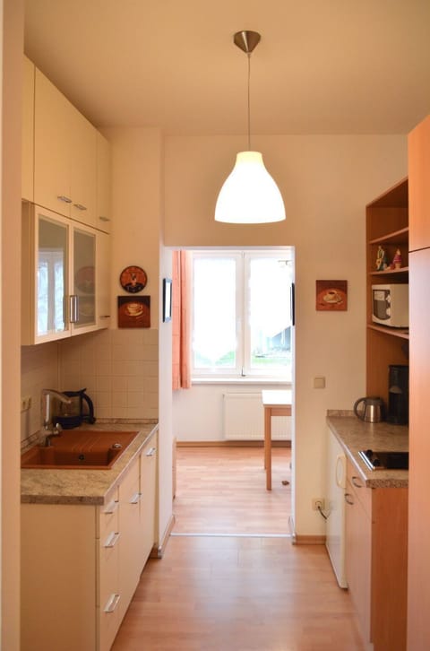 Room, Property, Floor, Furniture, Interior Design, Ceiling, Wood Flooring, Building, Kitchen, House