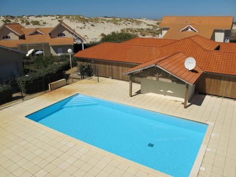 Building, Water, Property, Daytime, Plant, Swimming Pool, Window, Azure, Shade, House