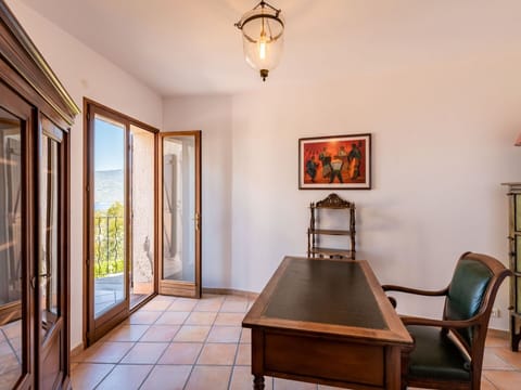 Picture Frame, Furniture, Property, Building, Wood, Interior Design, Table, Lighting, Chair, Hall