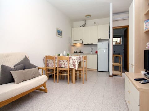 Room, Property, Furniture, Floor, Building, Interior Design, House, Real Estate, Living Room, Apartment