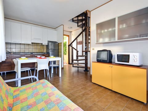 Room, Yellow, Property, Interior Design, Furniture, Building, Floor, House, Architecture, Orange