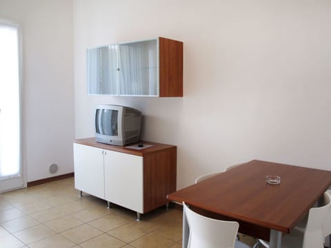 Room, Property, Furniture, Floor, Building, Interior Design, House, Table, Wall, Real Estate