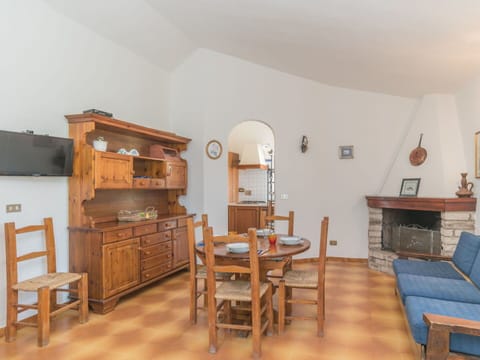 Table, Furniture, Chair, Drawer, Couch, Wood, Cabinetry, Interior Design, Flooring, Floor