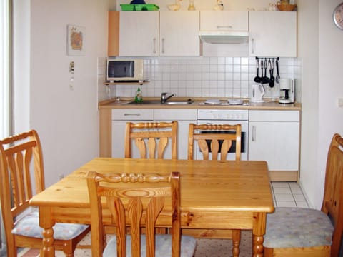 Room, Furniture, Dining Room, Property, Table, Kitchen & Dining Room Table, Building, Floor, Interior Design, House