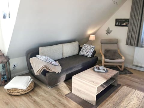 Property, Building, Comfort, Couch, Wood, Interior Design, Floor, Rectangle, Shade