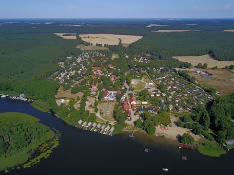 Water, Water Resources, Sky, Natural Landscape, Coastal And Oceanic Landforms, Urban Design, Bank, Landscape, Waterway