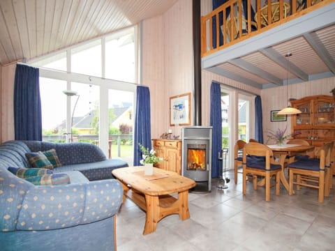 Room, Property, Furniture, Living Room, Interior Design, Building, House, Real Estate, Home, Table