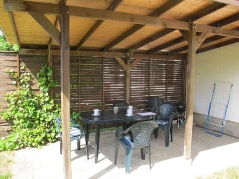 Property, Furniture, Plant, Wood, Table, Shade, Outdoor Furniture, Interior Design, Chair, Outdoor Table