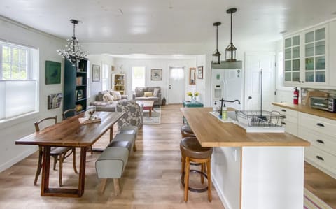 Welcome to the Guest House. Open floor concept plan, everything is located in one bright, loft-like room. Dining table is directly across from the kitchen island.