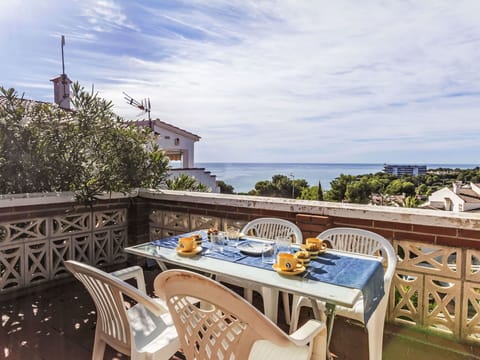 Cloud, Sky, Table, Property, Furniture, Building, Wood, Chair, Seaside Resort, Outdoor Furniture
