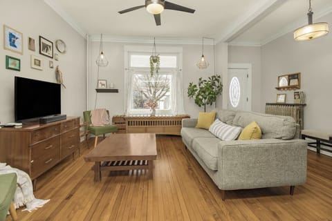 Living Room. HD Smart TV and board games