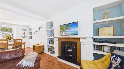 Shell Cottage - 2 Bedroom Holiday Home - Tenby (28561)