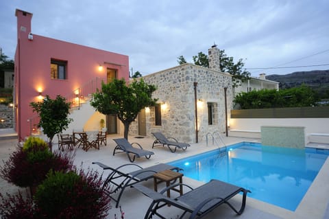 Private swimming pool will invite you to enjoy the pleasures of summer.