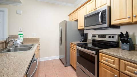 Fully equipped kitchen with all stainless steal appliances
