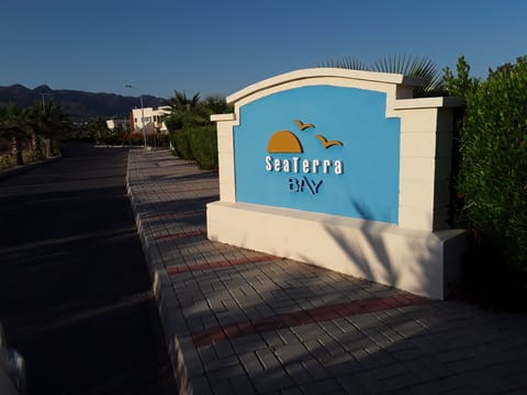 SIGN AT ENTRANCE TO SEA TERRA BAY