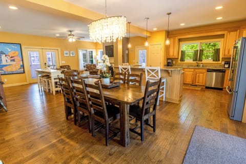 Main Level | Dining | Kitchen