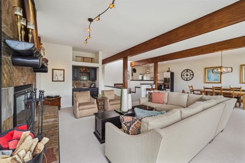 Living Area - Bella Vista - Dillon Vacation Rental