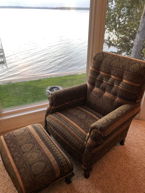 King bedroom/lakeview