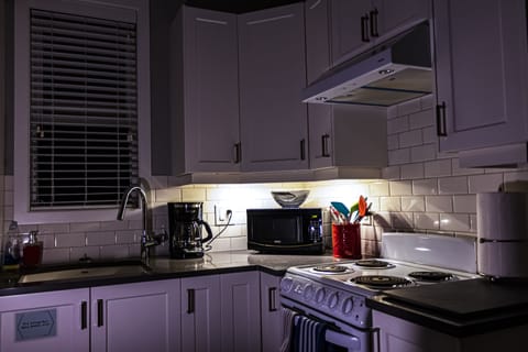 UNDERCABINET LIGHTING!