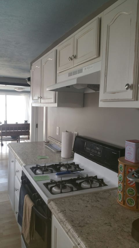 Crisp clean kitchen for when you are not grilling.