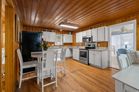 Fully Equipped Kitchen & Dining Area