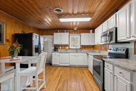 Fully Equipped Kitchen & Dining Area