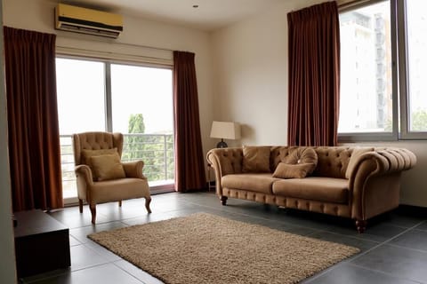 Living Room with 37" Full HD LCD TV, DStv(Cable), LTE WiFi