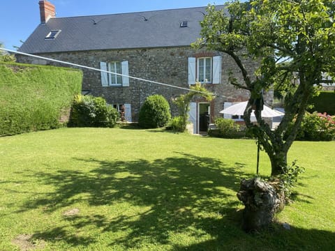 Grass, Shrub, House, Garden, Land Lot, Lawn, Cottage, Groundcover