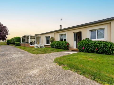 Sky, Plant, Furniture, Plant Community, Table, Natural Landscape, Chair, Land Lot, Outdoor Furniture, Tree