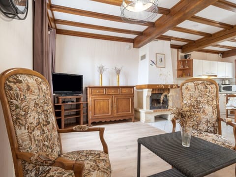 Furniture, Property, Table, Chair, Wood, Interior Design, Lighting, Flooring, Living Room, Building