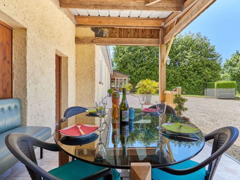 Table, Plant, Property, Furniture, Blue, Shade, Tree, Outdoor Furniture, Architecture, Chair