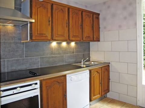 Countertop, Cabinetry, Kitchen, Room, Furniture, Property, Tile, Wood Stain, Interior Design, Floor