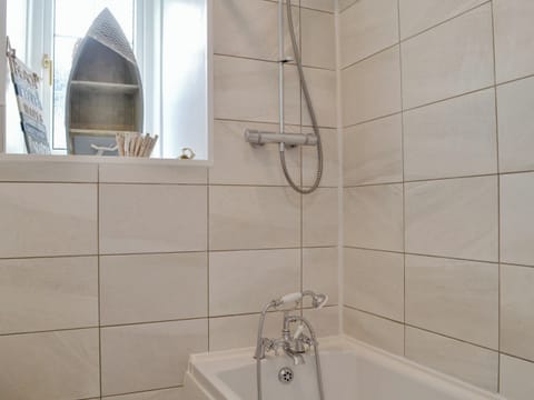 Bathroom | Wylies Brae, New Galloway, near Castle Douglas