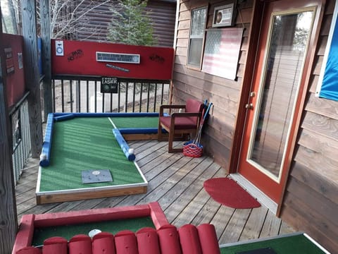 5 hole putt putt course